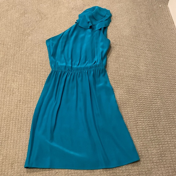 Amanda Uprichard Dresses & Skirts - Amanda Uprichard one shoulder dress. Size P.